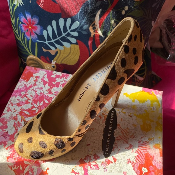Chinese Laundry Wendy II Leopard Platform Pump - Picture 2 of 4